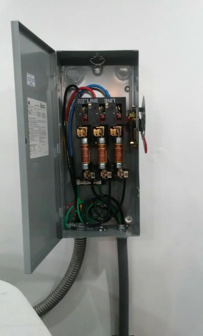 Three-phase disconnect switch installed for Smoke Detector Installation in Porterville